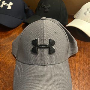 GREY/BLACK Under Armour Blitzing 3.0 Cap S/M Fitted Hat